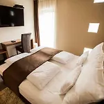 Pole Position 酒店 巴拉顿扎佐