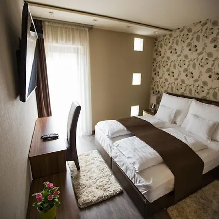 Pole Position Ξενοδοχείο 2*