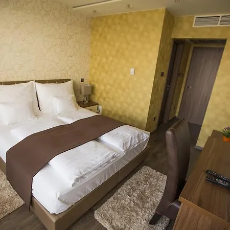 Отель Pole Position 2*